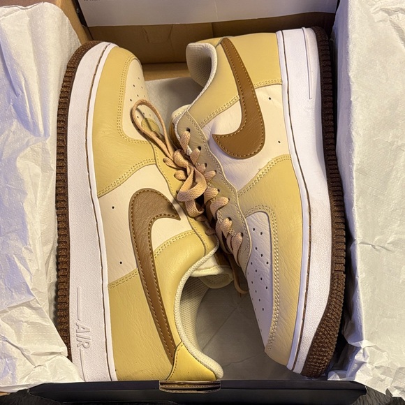Nike Air Force 1 Low in Yellow and Brown - Picture 1 of 6